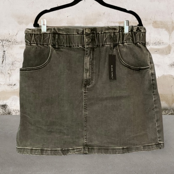 NWT Black Tape_ Zoe High Rise Black Denim Skirt Size 18 - Picture 2 of 10